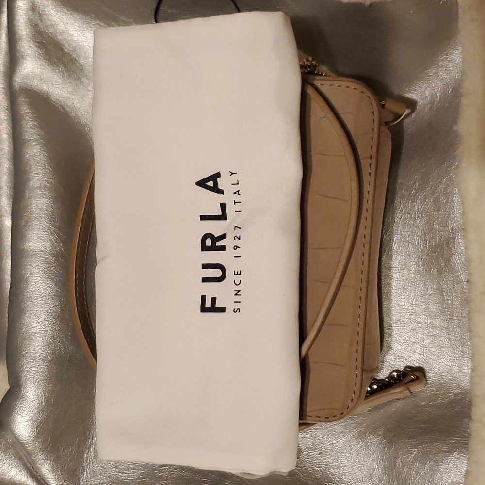 Furla Camelia Crossbody / Camera bag. - Picture 13 of 14
